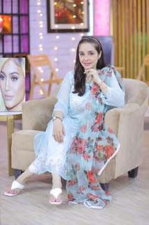 Juggun Kazim feet photo thumbnail