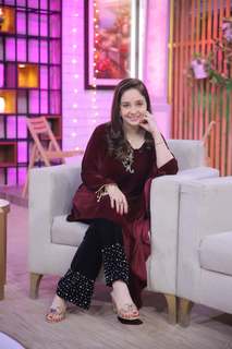 Juggun Kazim feet photo thumbnail