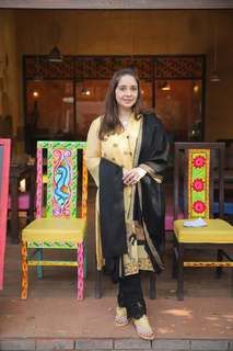 Juggun Kazim feet photo thumbnail