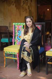 Juggun Kazim feet photo thumbnail