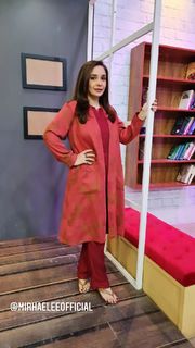 Juggun Kazim feet photo thumbnail