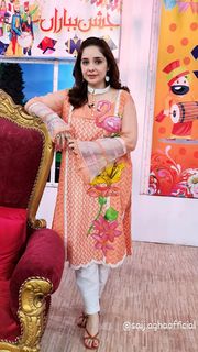 Juggun Kazim feet photo thumbnail