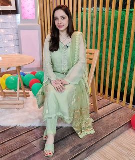 Juggun Kazim feet photo thumbnail