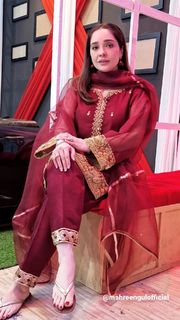 Juggun Kazim feet photo thumbnail