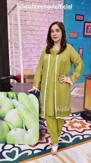 Juggun Kazim feet photo thumbnail