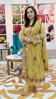 Juggun Kazim feet photo thumbnail