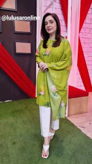 Juggun Kazim feet photo thumbnail