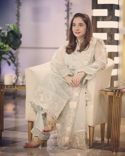 Juggun Kazim feet photo thumbnail