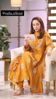 Juggun Kazim feet photo thumbnail