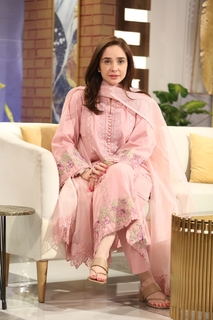 Juggun Kazim feet photo thumbnail