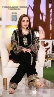 Juggun Kazim feet photo thumbnail