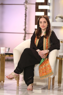 Juggun Kazim feet photo thumbnail