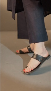 Juggun Kazim feet photo thumbnail