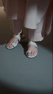 Juggun Kazim feet photo thumbnail