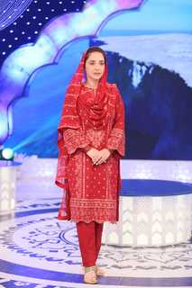 Juggun Kazim feet photo thumbnail