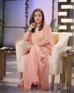 Juggun Kazim feet photo thumbnail