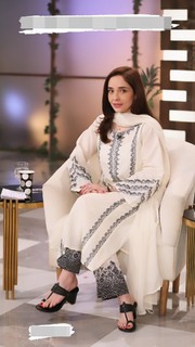 Juggun Kazim feet photo thumbnail