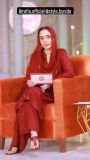 Juggun Kazim feet photo thumbnail