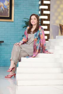 Juggun Kazim feet photo thumbnail