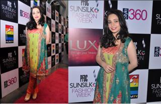 Juggun Kazim feet photo thumbnail