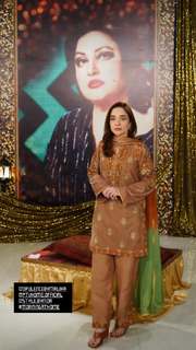 Juggun Kazim feet photo thumbnail