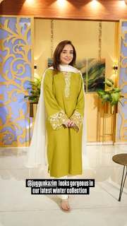 Juggun Kazim feet photo thumbnail