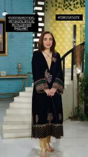 Juggun Kazim feet photo thumbnail