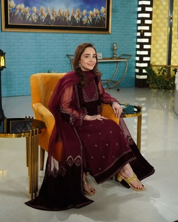 Juggun Kazim feet photo thumbnail