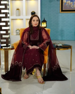 Juggun Kazim feet photo thumbnail