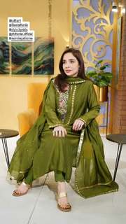 Juggun Kazim feet photo thumbnail