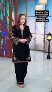 Juggun Kazim feet photo thumbnail