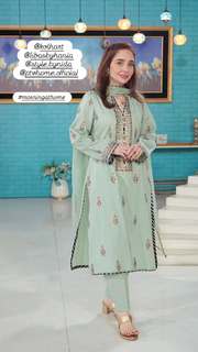 Juggun Kazim feet photo thumbnail