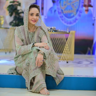 Juggun Kazim feet photo thumbnail