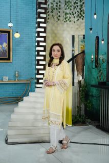 Juggun Kazim feet photo thumbnail