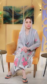 Juggun Kazim feet photo thumbnail