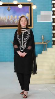 Juggun Kazim feet photo thumbnail