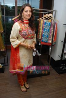 Juhi Chawla feet photo thumbnail