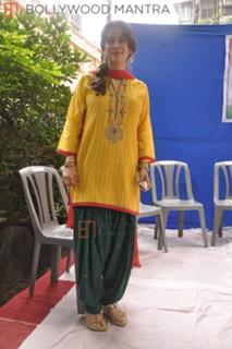 Juhi Chawla feet photo thumbnail