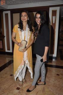 Juhi Chawla feet photo thumbnail