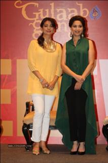 Juhi Chawla feet photo thumbnail