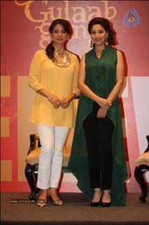 Juhi Chawla feet photo thumbnail