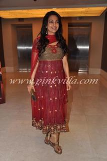 Juhi Chawla feet photo thumbnail