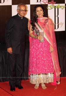 Juhi Chawla feet photo thumbnail