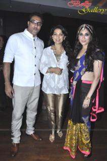 Juhi Chawla feet photo thumbnail