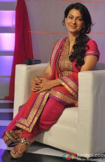 Juhi Chawla feet photo thumbnail