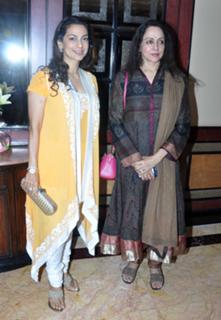 Juhi Chawla feet photo thumbnail