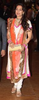 Juhi Chawla feet photo thumbnail