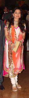Juhi Chawla feet photo thumbnail