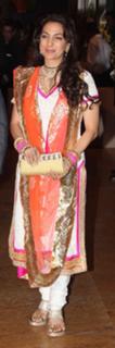 Juhi Chawla feet photo thumbnail