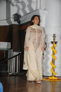 Juhi Chawla feet photo thumbnail